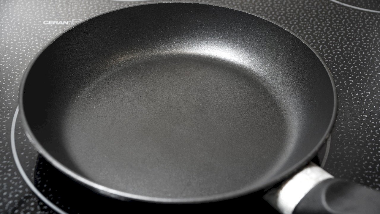 台灣研究  不沾鍋等塗層脫落釋出物涉發年輕乳癌