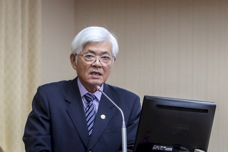 李進勇：穿單純國旗裝可進場投票