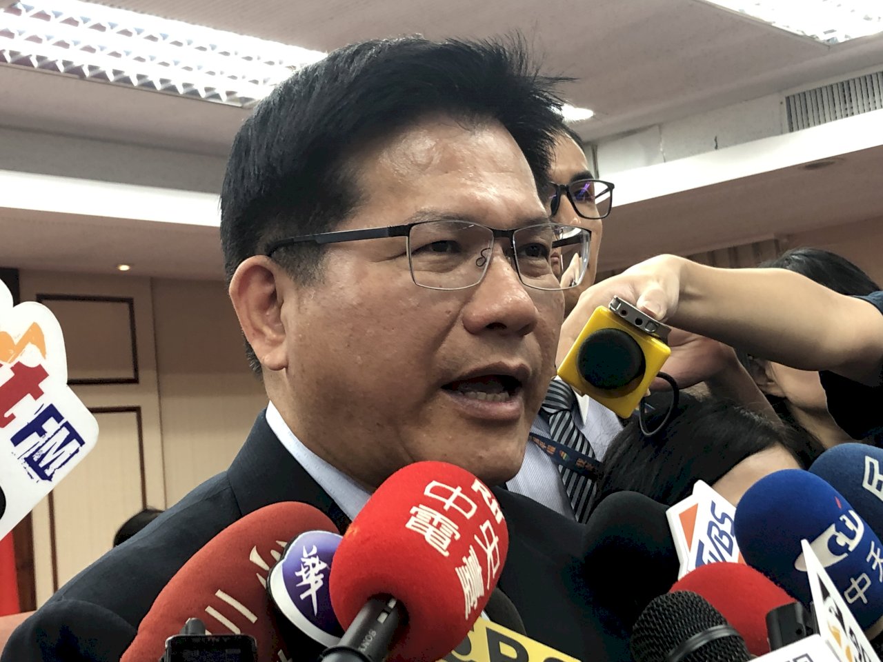 私菸案 交長盼不違偵查秘密下 盡可能公開釋疑