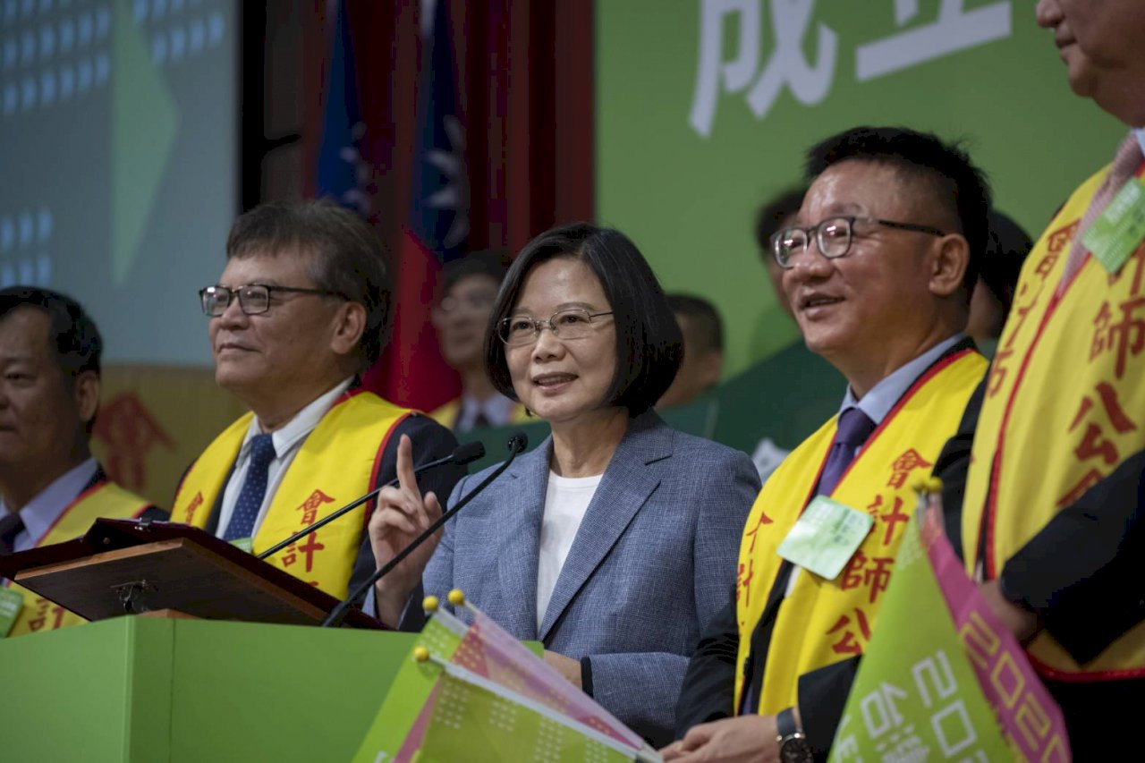全國會計師後援會成立 蔡總統籲協助遏止假訊息