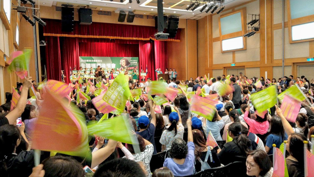 總統：為確保改革、堅持民主自由 絕不向外來打壓低頭
