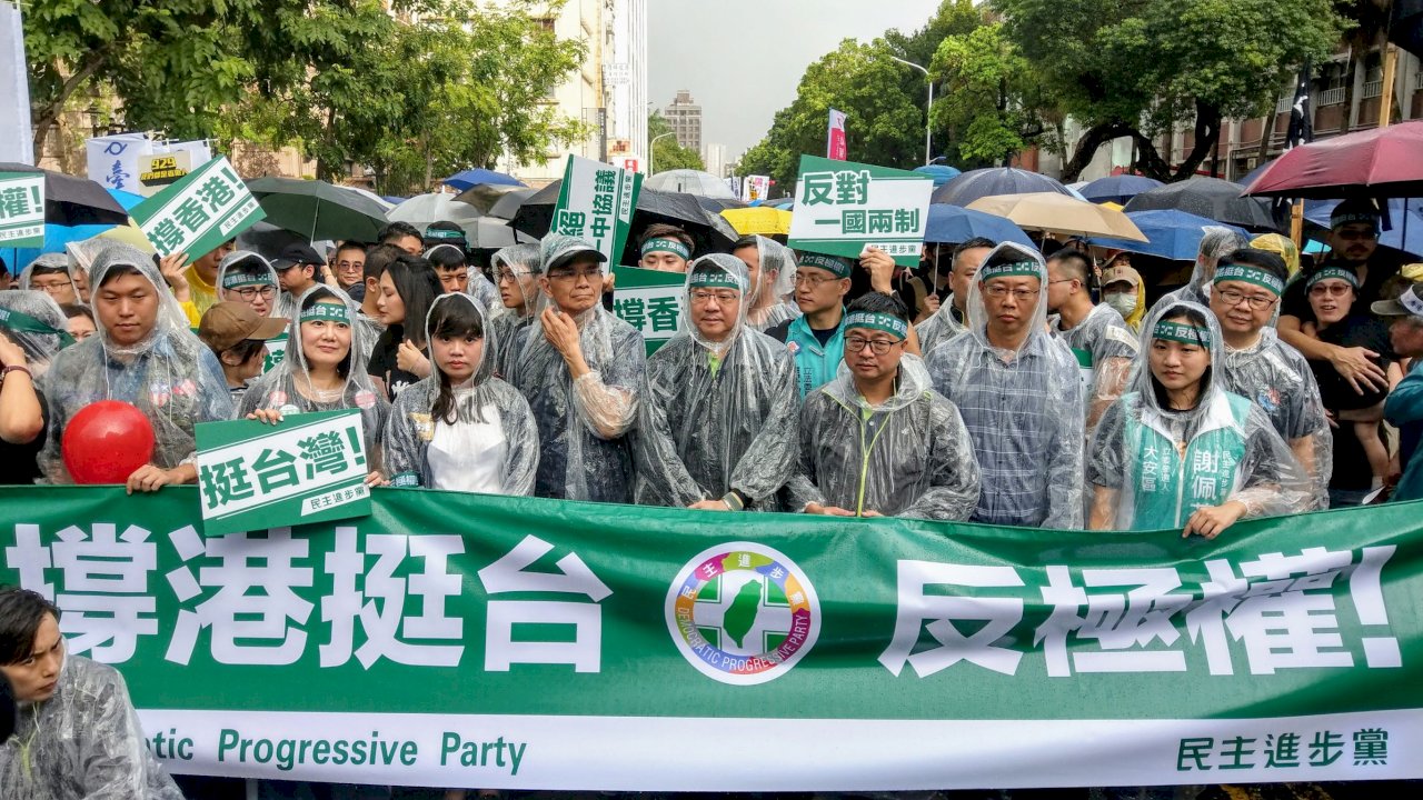 民進黨參與撐港遊行 卓榮泰：沒有統治者可剝奪自由民主人權