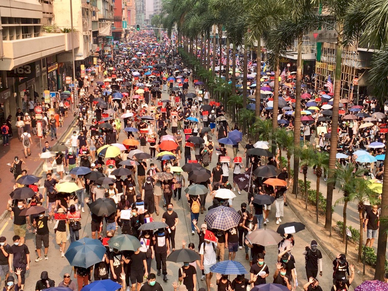 香港反極權大遊行 民眾再目擊警察喬裝示威者