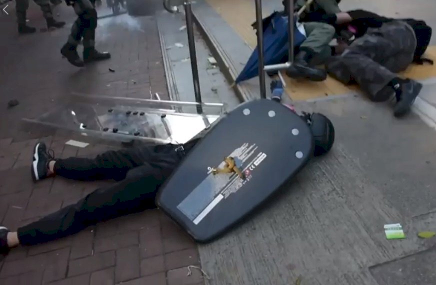 影片顯示：港生中槍5分鐘 港警才叫救護車