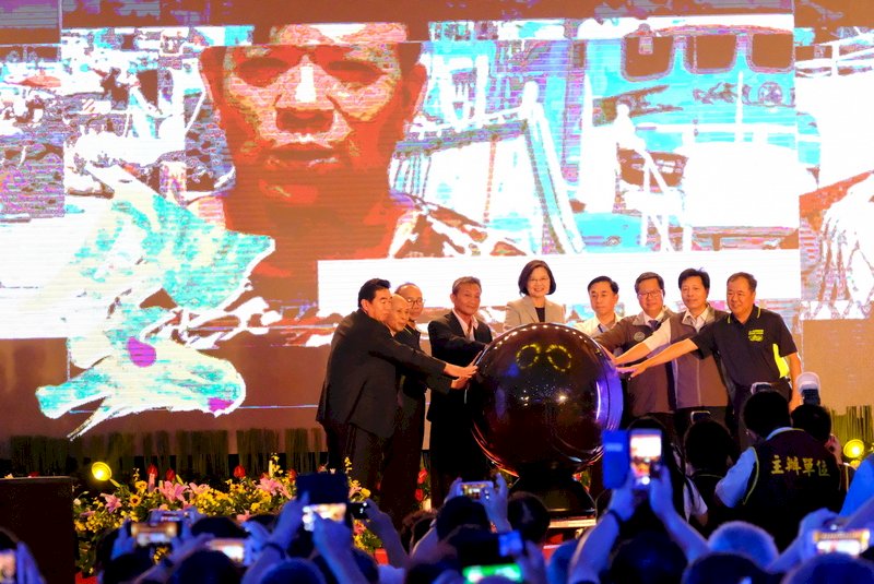 蔡總統：政府做漁民後盾 &nbsp;讓漁業更上層樓
