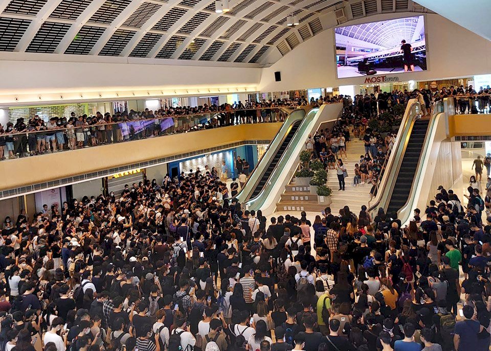 抗議禁蒙面法 示威者宣讀香港臨時政府宣言