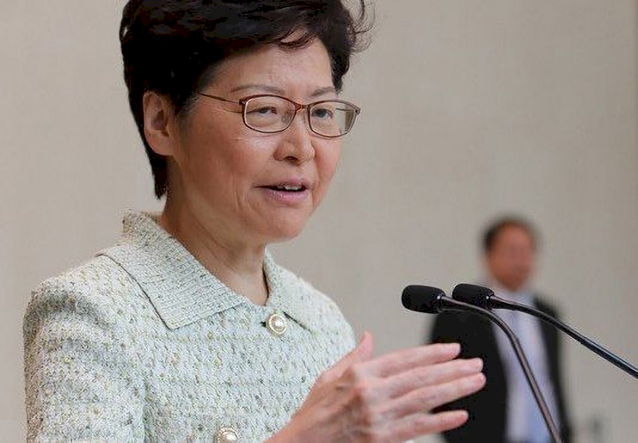 施政報告聚焦民生 港特首：盼雨過天青重新出發