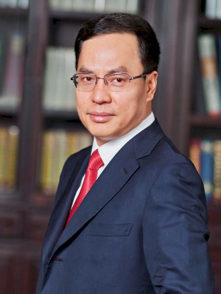 中國首富換人比翻書還快！漢能李河君遭七千員工討薪公開道歉
