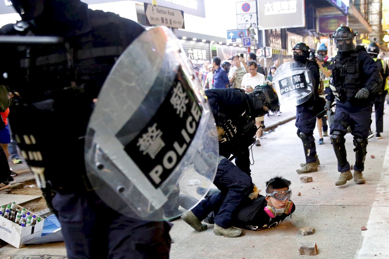 2025第一笑話：我們香港警察與黑社會誓不兩立