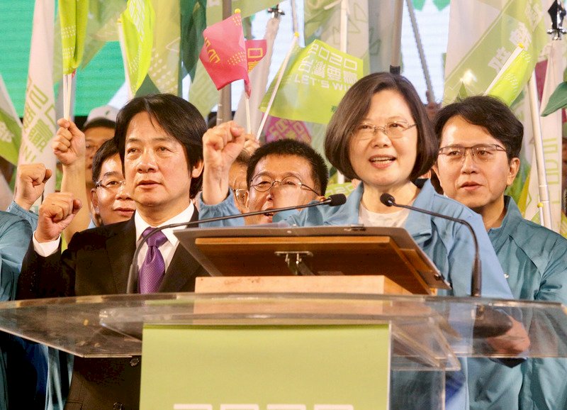 蔡：台灣要贏從高雄開始 投票說出不喜歡落跑的人