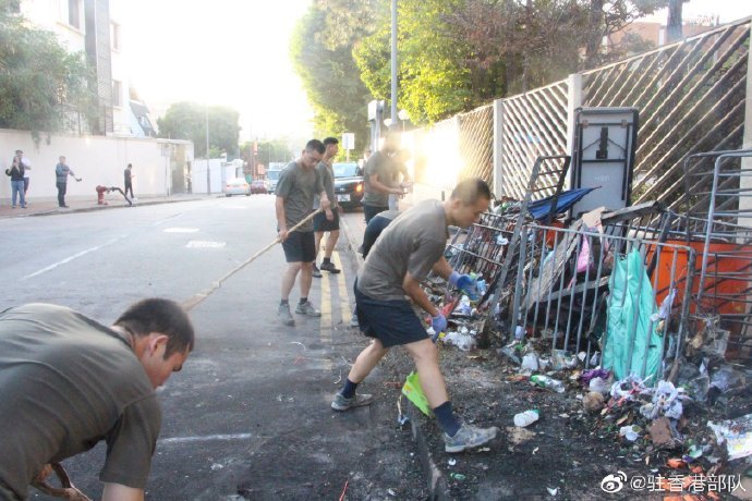 駐港解放軍露面清路障 美議員憂北京恐武力升級