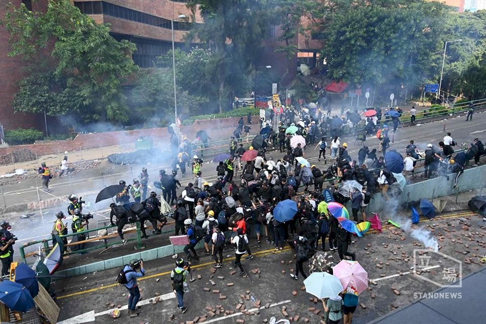 理大圍城》傳港警採消枆戰&nbsp; 欲逼「勇武派」投降