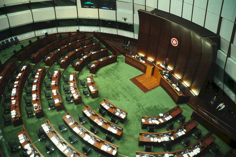 香港立法會通過臨時決議案 港警又獲千億巨額撥款(影)