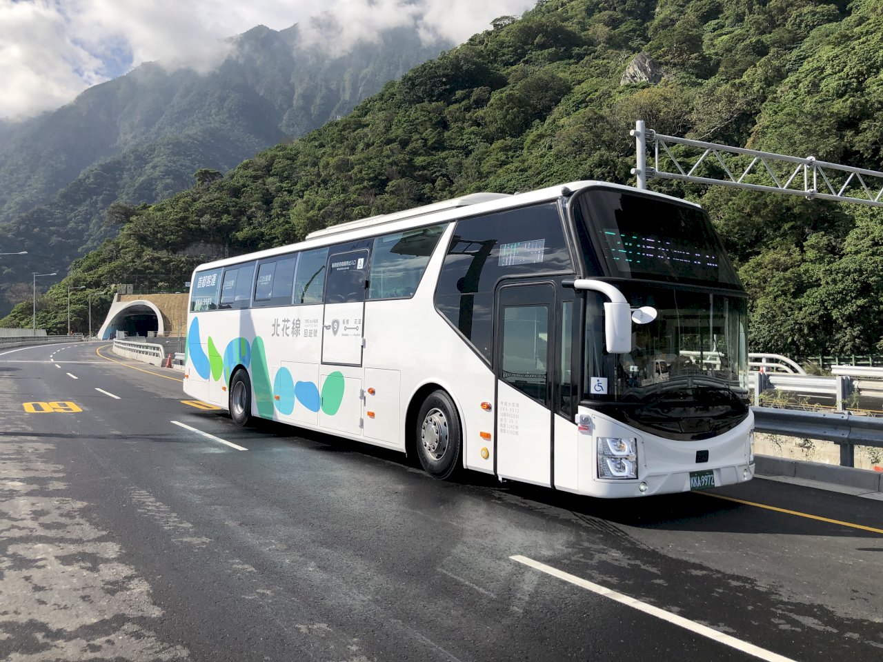往宜花東鐵路中斷 國道客運連2天加開逾千班次