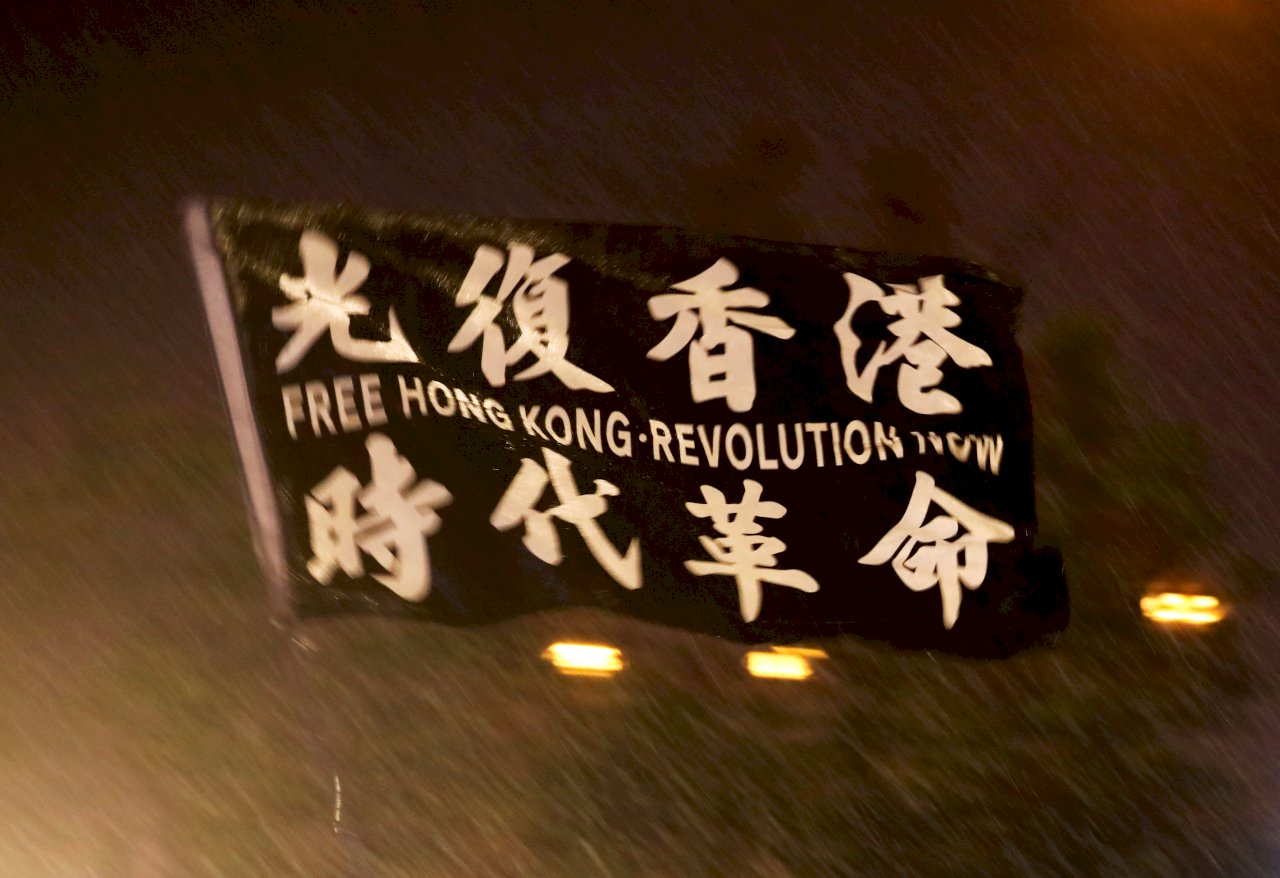 穿時代革命T恤輕判14個月？桑普：諸啟邦已遭新法重判
