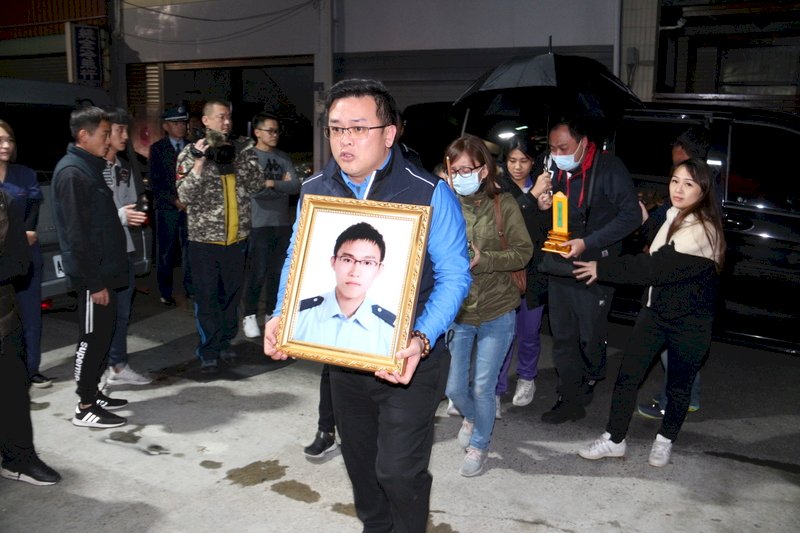 侍從官殉職 親友慟：他最後一刻仍保護總長