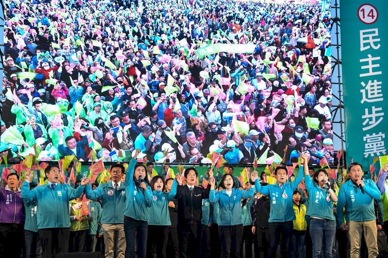 英德台南同框催票 蔡總統：我是最重視國防的總統