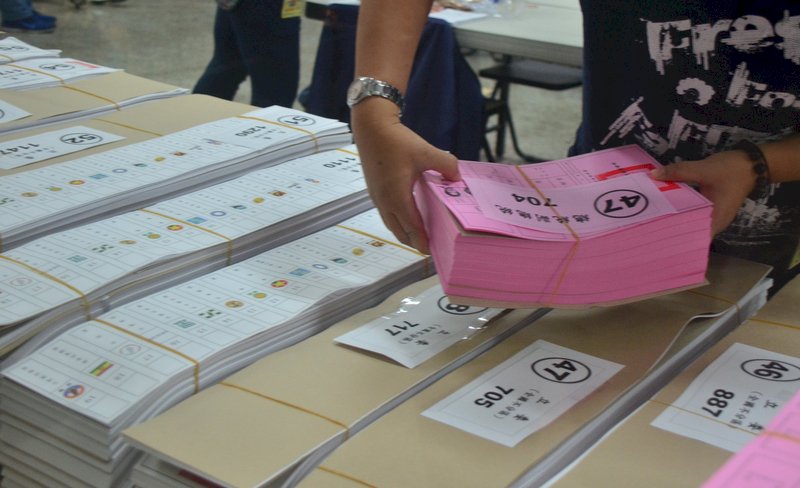 小黨奮起 政黨票76.5公分史上最長