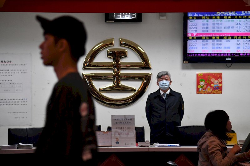 台鐵：若疫情升溫 旅客沒戴口罩將拒載