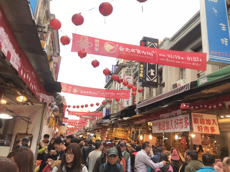 柯文哲宣布台北燈節延後舉辦 年貨大街實體活動取消