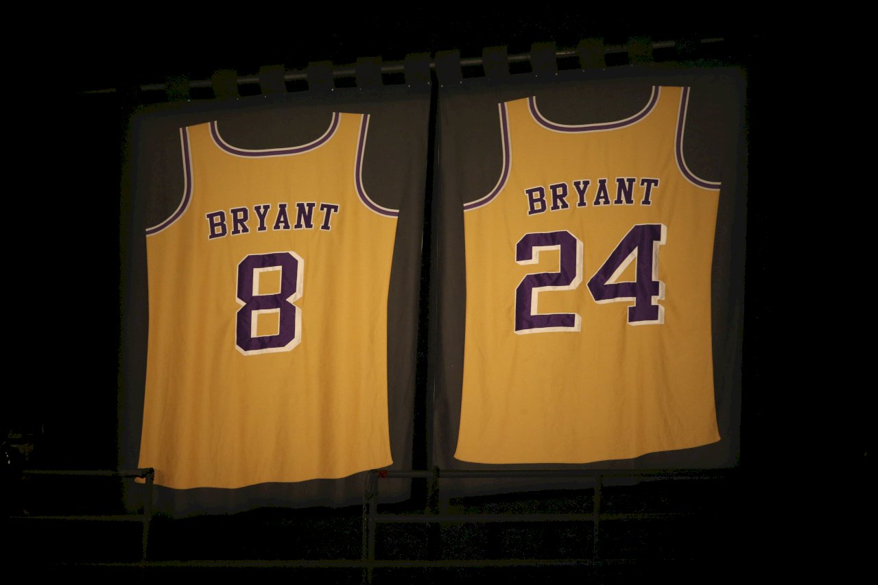 Kobe驟逝 NBA多場比賽球員以24秒不攻致哀