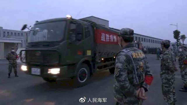 解放軍駐湖北部隊 負責配送武漢民生活物資