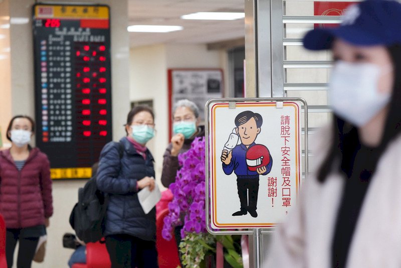 進銀行戴口罩 顧立雄：最快17日實施