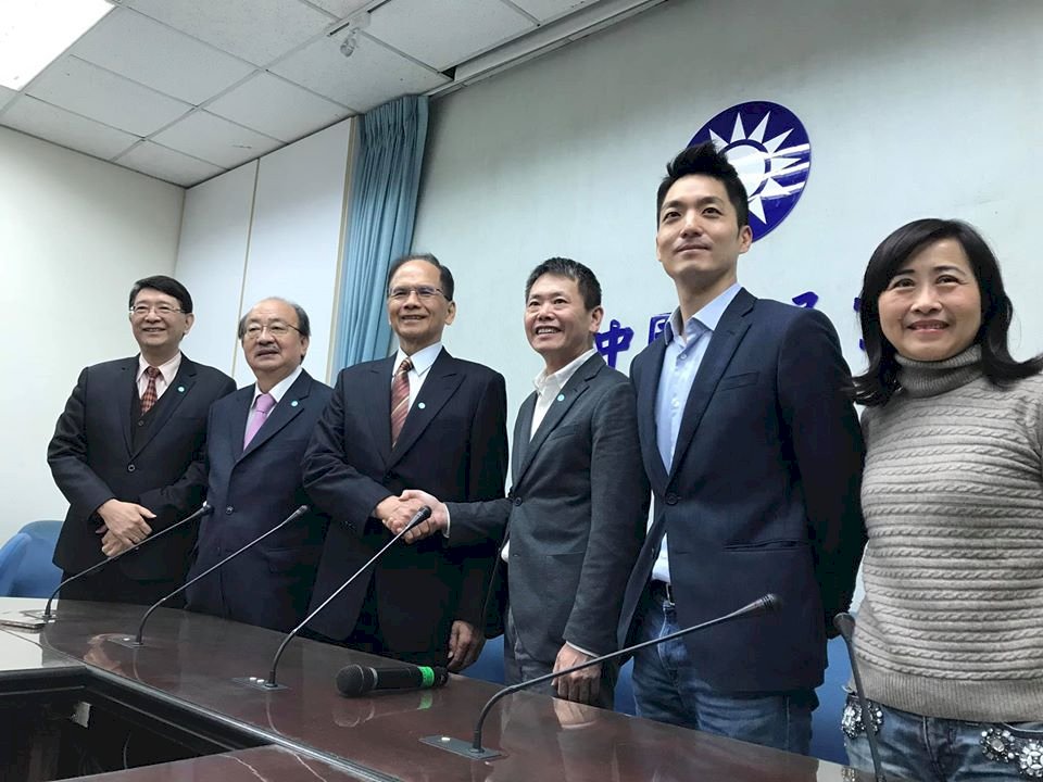 游錫堃拜會國民黨團 規劃14日協商開議日