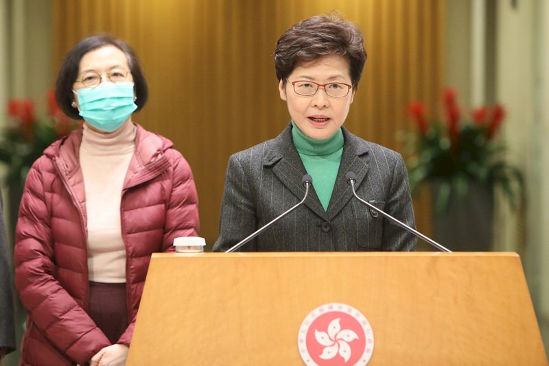 仿效新加坡 林鄭月娥率政務官捐月薪抗疫
