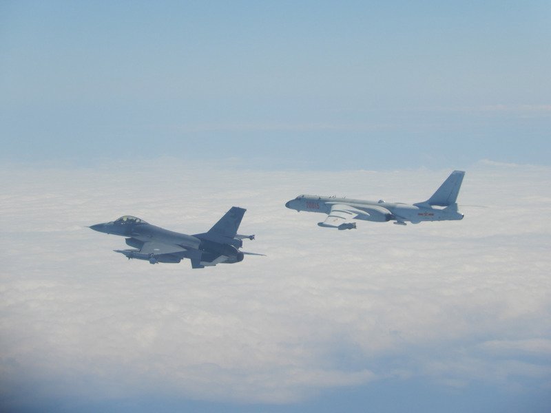 傳共軍殲11一度鎖定F-16 空軍：無此訊息