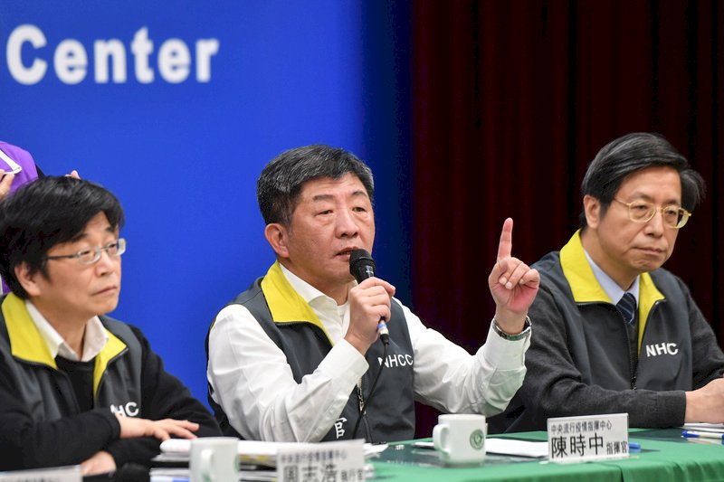 60歲無旅遊史計程車司機成死亡首例 陳時中：台灣出現社區感染徵兆