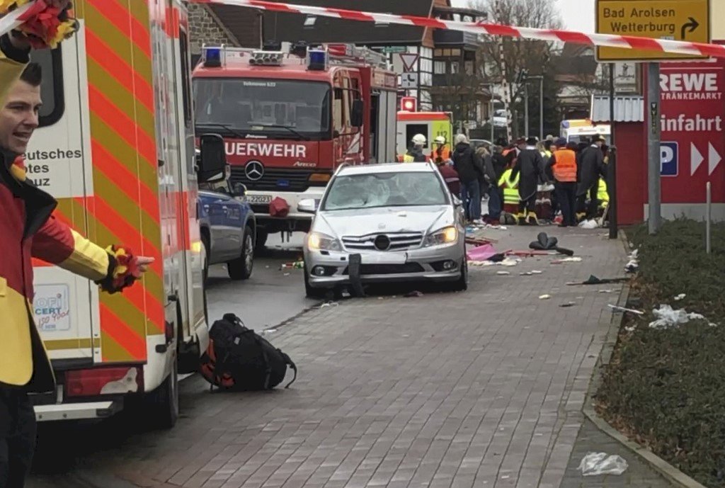 德國發生汽車衝撞人群事件 多人受傷