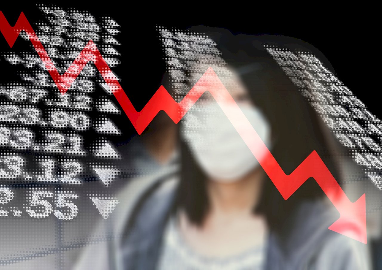 股匯雙殺 台股跌破十年線 台幣開盤貶近1角
