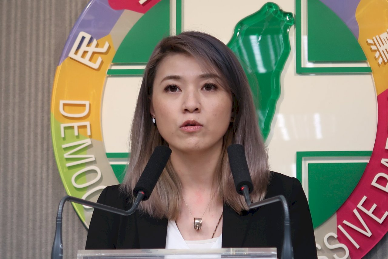 口罩國家隊造假? 民進黨批藍營自認撿到槍、製造恐慌