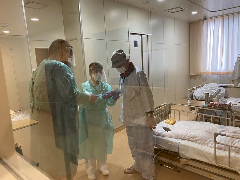 日本第一線醫師8成沒危險津貼 口罩須反覆用