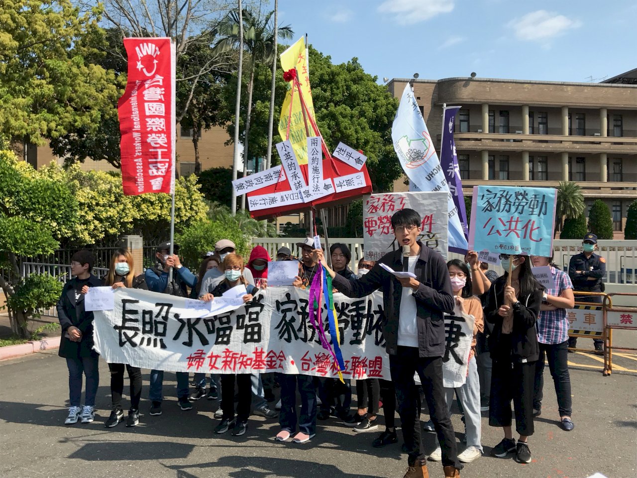 長照重擔女性承擔 民團籲家務勞動應公共化