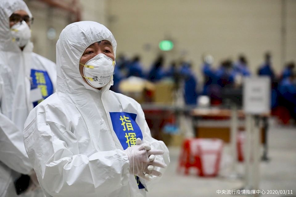 阿中部長坐鎮機場一夜未眠&nbsp; 網友惜惜：快去休息吧
