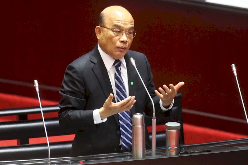 口罩產能提升卻還得排隊買 蘇揆：若有囤積會查辦