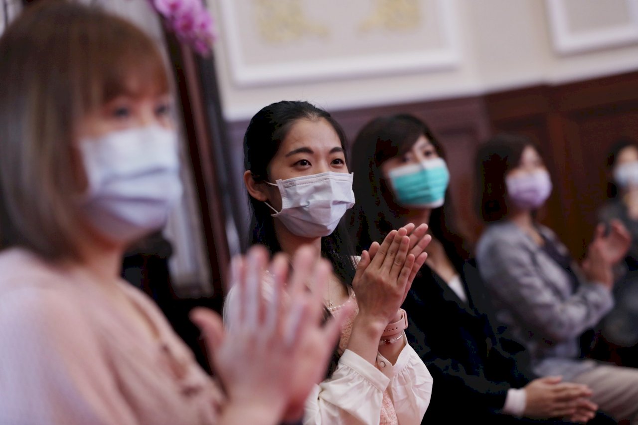 醫護人員隔離後再投入防疫 總統感謝「台灣隊友」
