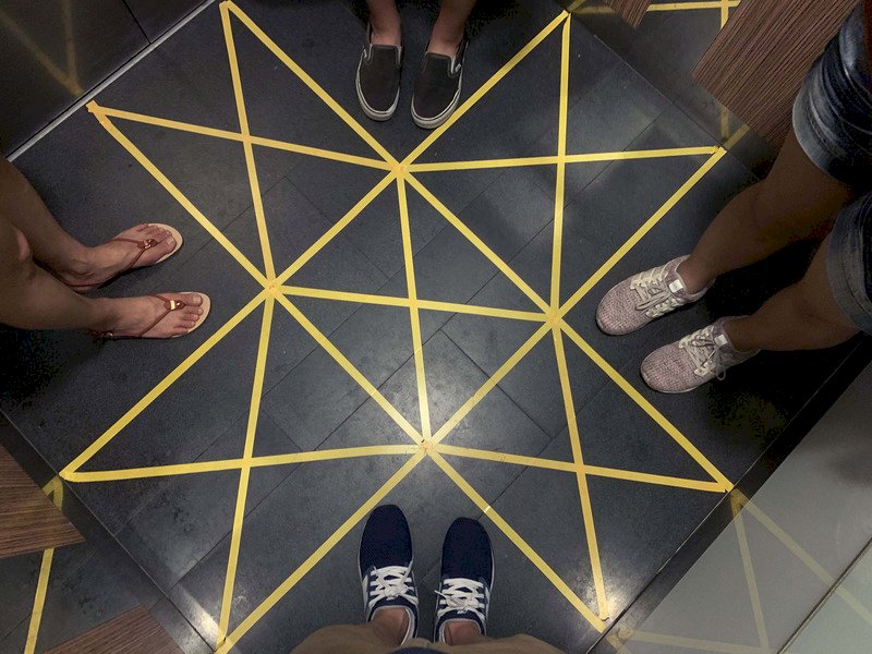 新加坡防疫祭重罰 百貨商場人潮大減