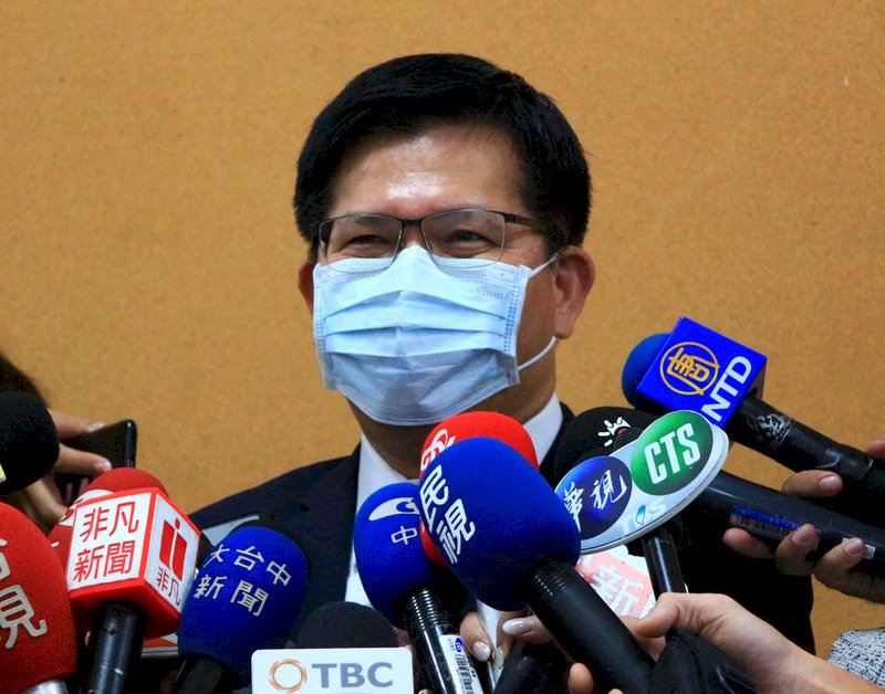 地方喊市區公車納入紓困 林佳龍：地方政府應先積極想辦法