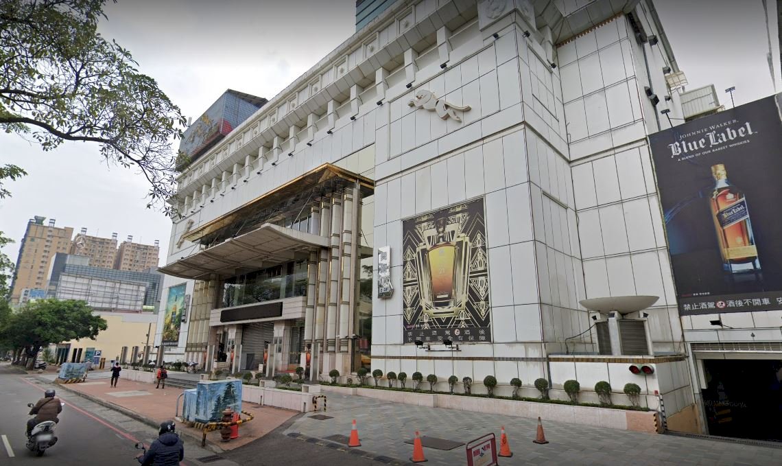 11/2起KTV、電影院等再鬆綁 八大行業復業須經許可