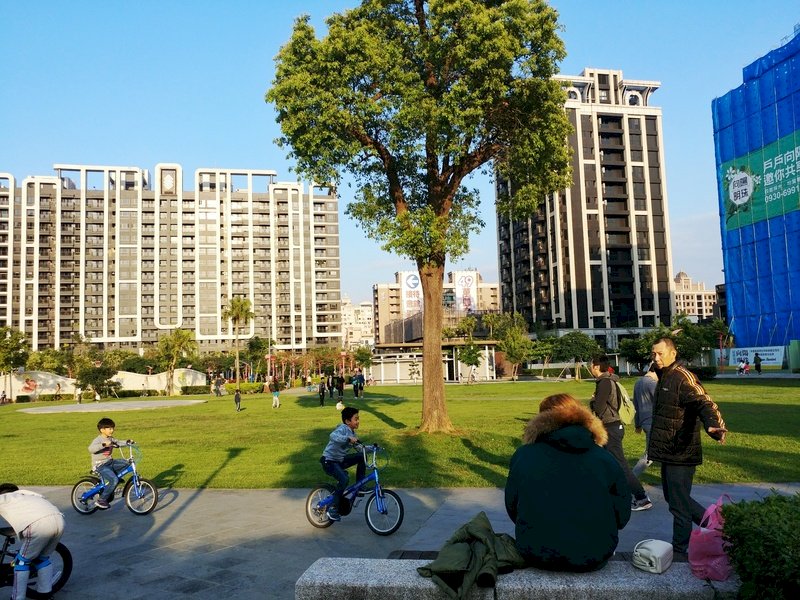 白天溫暖微熱 早晚溫差大
