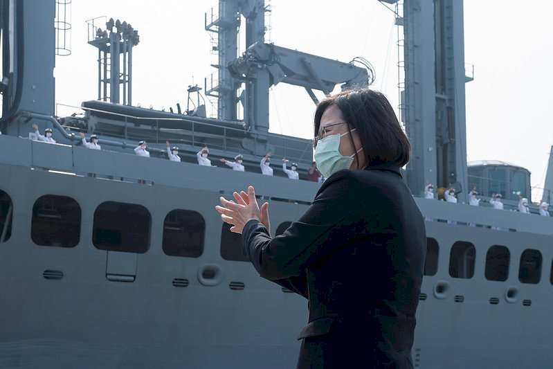 曾親迎染疫軍艦返台 國防部保證：蔡總統絕無染疫風險