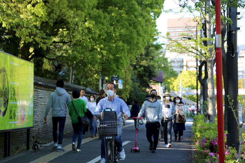 日本專家建議新生活方式 習慣外出戴口罩