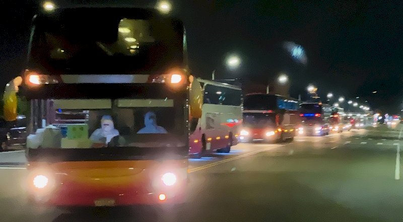 第2批類包機載回231人  2人疑有呼吸道症狀後送