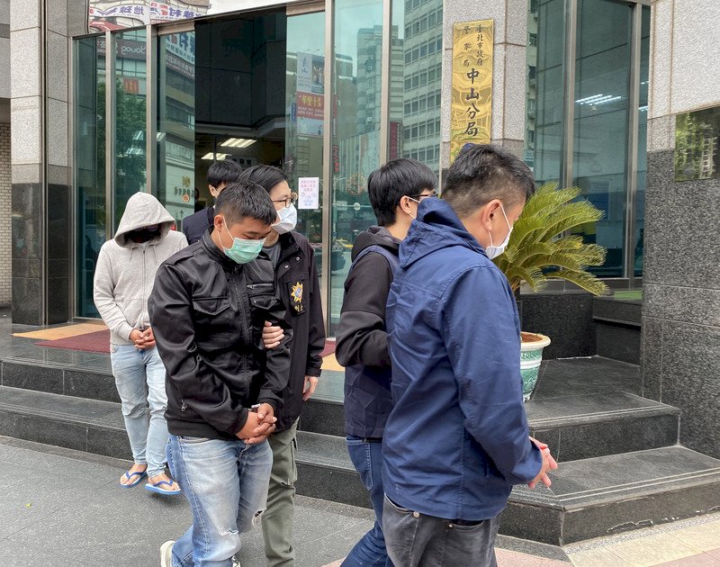 銅鑼灣書店林榮基遭潑漆案 一審3嫌判賠30萬元