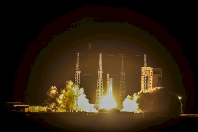 伊朗成功發射首枚衛星