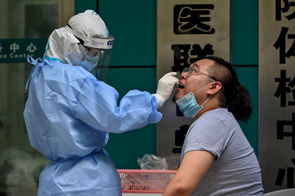 武漢市病毒篩檢站出現排隊人龍 民眾憂疫情復燃