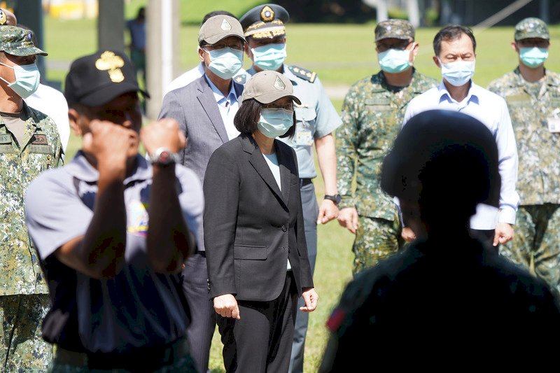 總統：國家安全非靠卑躬屈膝 而是堅實國防